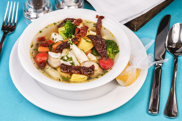 Knoop of veal and seafood with vegetables according to the Mediterranean recipe