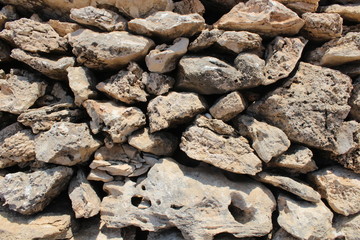 Naturstein Mauer im Mittelmeer