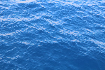 klares blaues Meerwasser Nahaufnahme