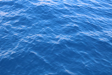 klares blaues Meerwasser Nahaufnahme