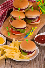 Mini burgers. 