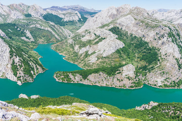 Fototapeta na wymiar mountain lake with blue water