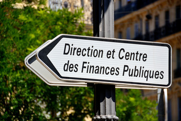 sign indicating the direction and center of public finances