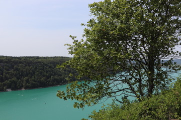 Lac de Chalain dans le Jura - 280366244