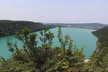 Lac de Chalain dans le Jura - 280367037