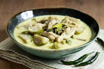 Thai chicken green curry with eggplant