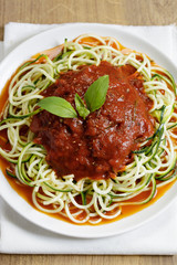 healthy zucchini noodles with tomato sauce