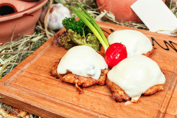 Beef medallions with cheese baked on the grill according to the Georgian recipe