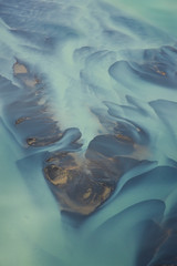 Diseños fluviales. Deshielo glaciar. Río Ölfusá. Suroeste de Islandia