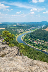 Blick vom Lilienstein über die Elbe Richtung Osten nach Bad Schandau © progarten