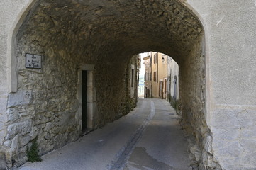 Village de Lussan dans le Gard