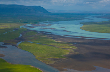 Diseños fluviales. Deshielo glaciar. Río Ölfusá. Suroeste de Islandia