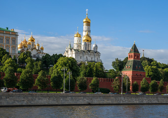 Fototapeta na wymiar Panoramic top view of the Moscow river and the Kremlin