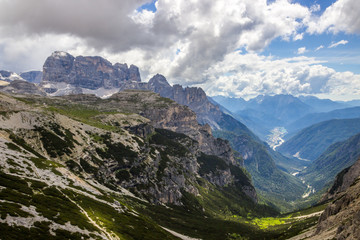 Obraz premium clouds over mountain trail in Dolomites