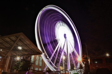 Ferris wheel spinning at night