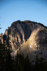 Dawn alpenglow over jagged peaks in the Alpine Lakes Wilderness. Central Cascade Mountain Range,...