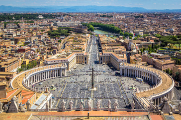 Blick auf den Petersplatz vom Petersdom aus, Vatikan, Rom, Italien
