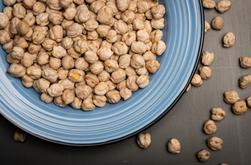 Chickpeas in the blue plate on the table