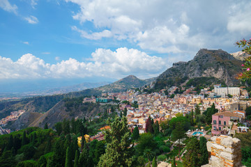 Fototapeta na wymiar Taormina heights
