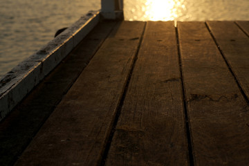 Meditation Entspannung innere Ruhe am Meer beim Sonnenuntergang