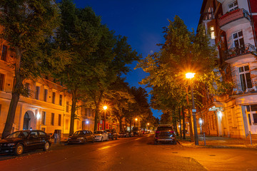 Fototapeta na wymiar street at prenzlauer berg in the night