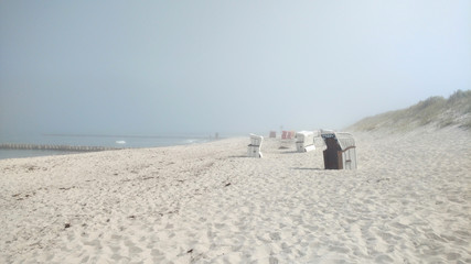 Strand von Ahrenshoop im morgendlichen Nebel, Dunst