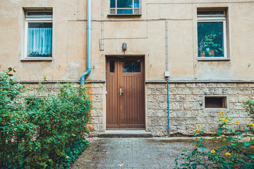 Fototapeta na wymiar old entrance door on german house