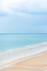 Fototapeta na wymiar High view of peaceful sandy beach in Hua Hin, Thailand.