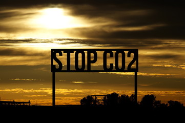 Eine Landschaft und Slogan Stop Co2