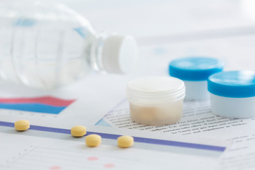 資料とくすりとミネラルウォーター