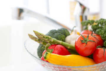 ガラスボールに入った野菜