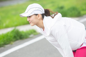 ストレッチする女性