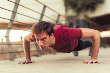 Obraz premium Good workout outdoors for a fit athletic young guy