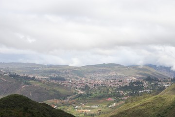 Obraz premium Chachapoyas von oben - Chachapoyas from above