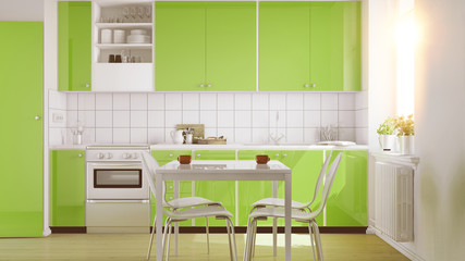 Einbauküche in kleiner Küche mit Tisch