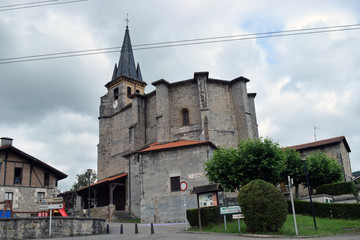 Fototapeta na wymiar Iglesia gótica de un pueblo del País Vasco, España.