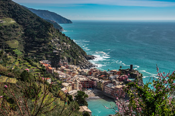Obraz premium Landscape of Vernazza village from the top of the hill in Cinque Terre, Italy