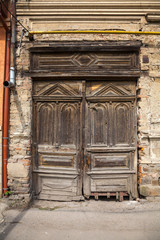 Fototapeta na wymiar Old ruined wooden door