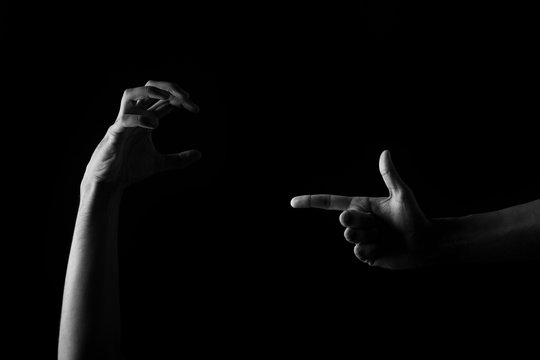 M&atilde;os agressivas