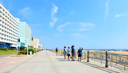 Crédence de cuisine en verre imprimé Descente vers la plage Virginia Beach Boardwalk, Virginia, USA