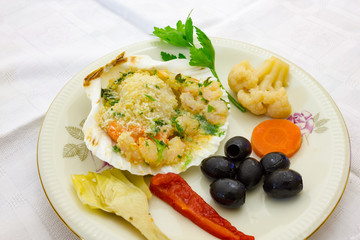 Appetizer with scallop and vegetables
