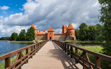 Fototapeta na wymiar Wolken über der Burg Trakai in Litauen