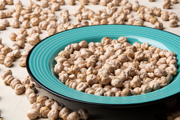 Chickpeas in the blue plate on the table