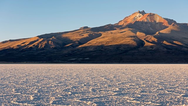 Volcano Cerro Tunupa with Salar de Uyuni, Altiplano, 3670 m above sea level, Bolivia, South America