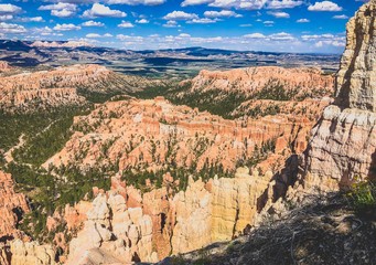 Fototapeta na wymiar overlooking bryce canyon national park