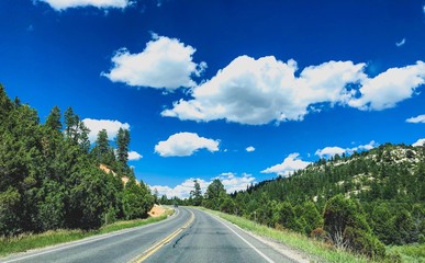 Fototapeta premium bright road through bryce canyon