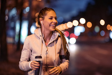 Fitnesses woman running in the city