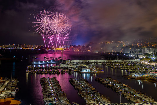 Concurso de fuegos artificiales en Blanes, 2019. Costa Brava , Catalu&ntilde;a, Espa&ntilde;a