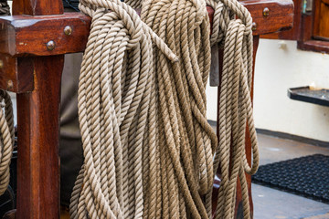 Taue von einem Segelschiff