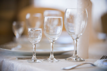 Light picture of empty glasses in restaurant - white plates